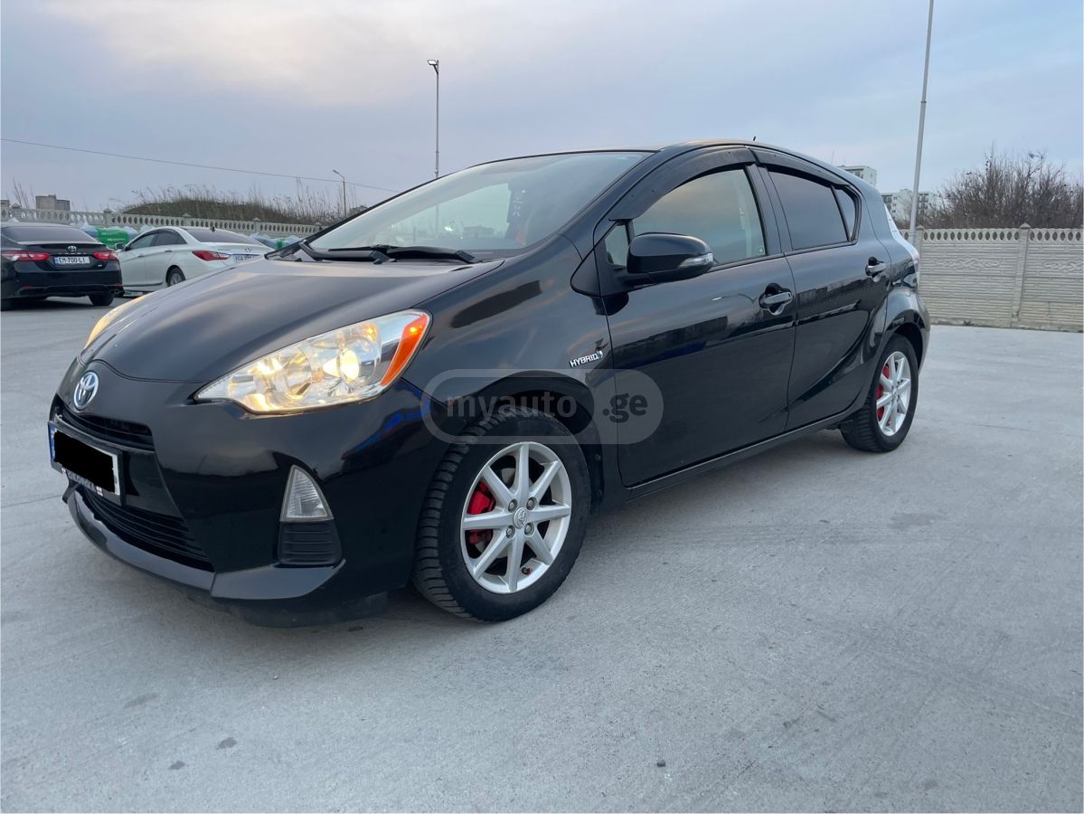 Toyota Prius C 1 112534715_1