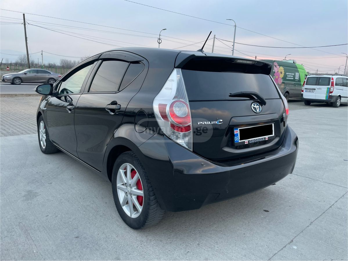 Toyota Prius C 4 112534715_2