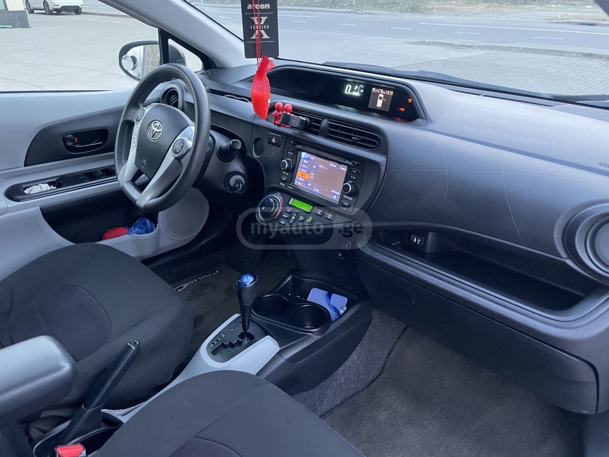 Toyota Prius C 2 Prius C