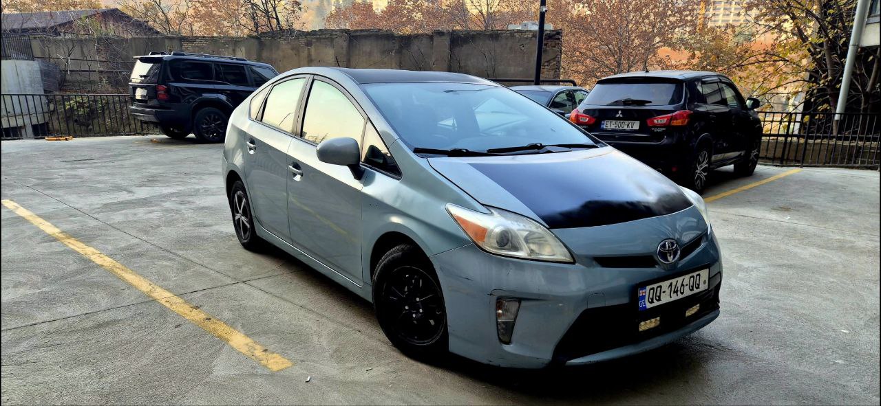 Toyota Prius 4 Photo_2025-12-17_11-49-12